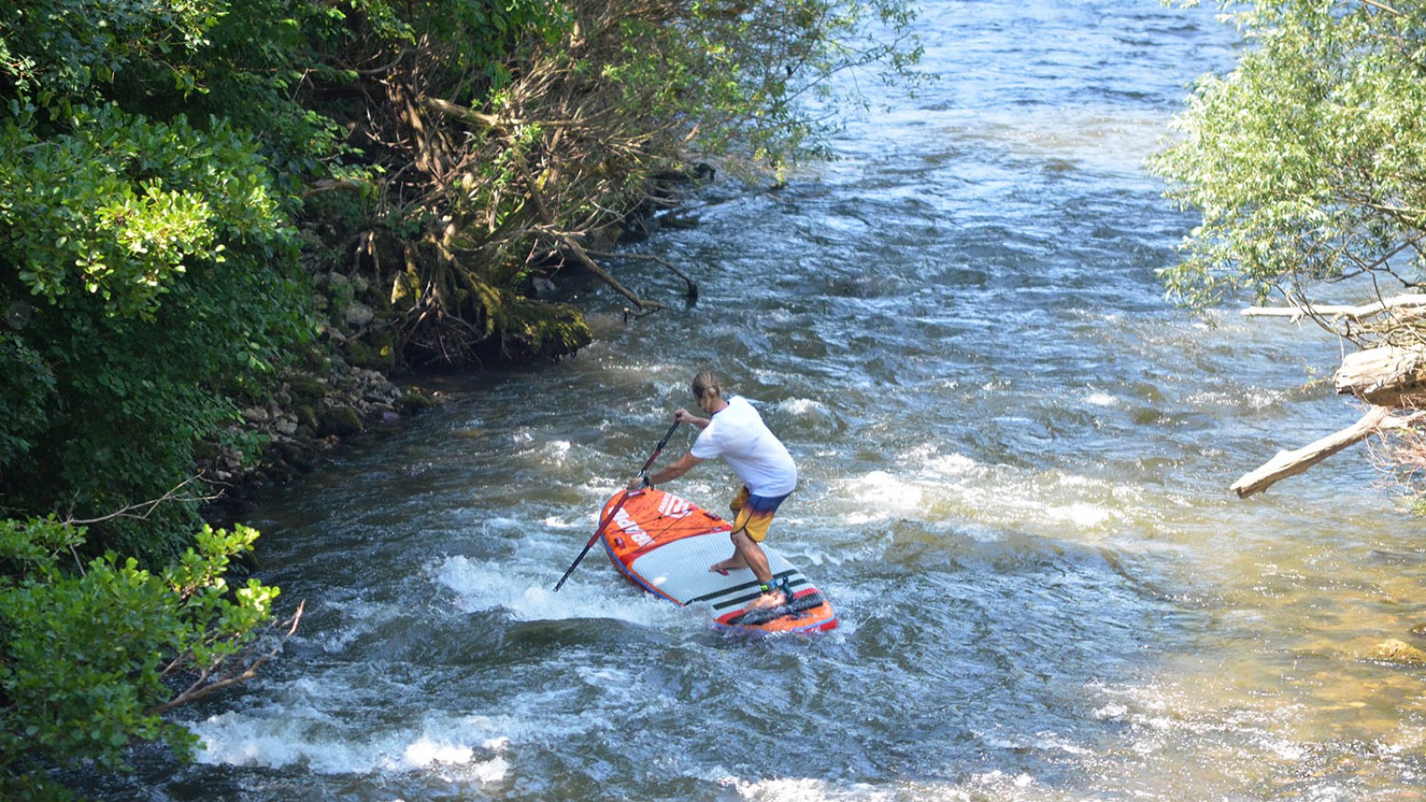 Explorează natura practicând Stand Up Paddle în Cheile Nerei